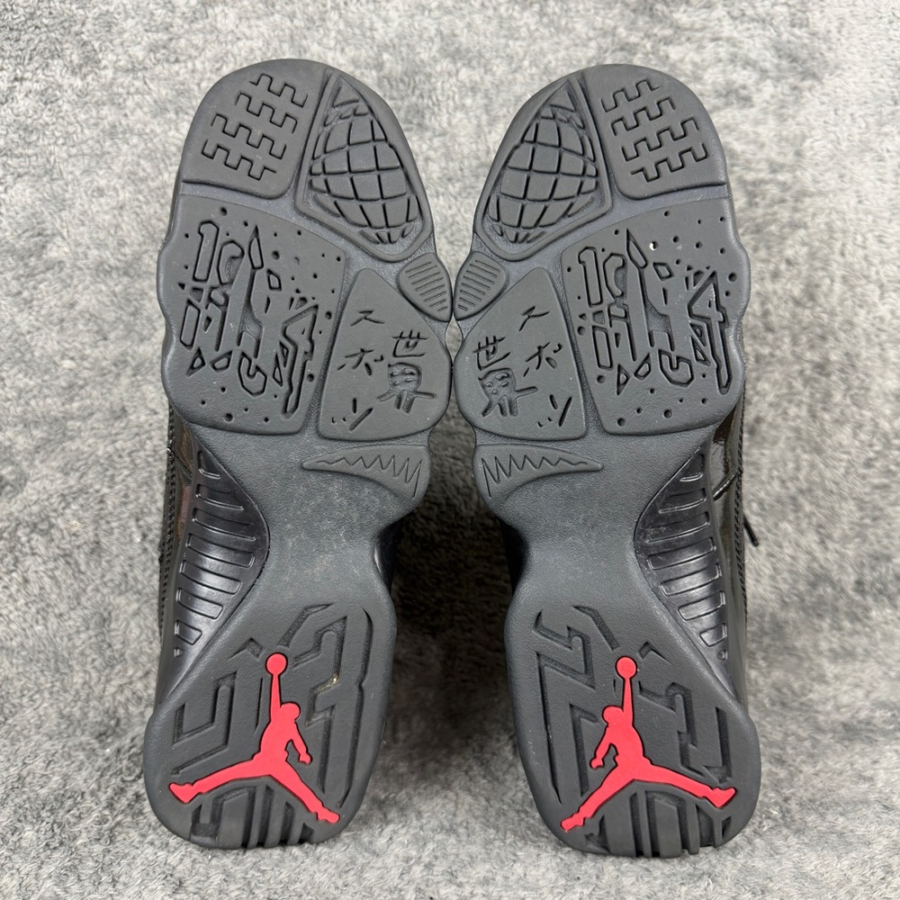 Jordan Kids Black and Red Retro Basketball Shoes - Picture 3 of 9